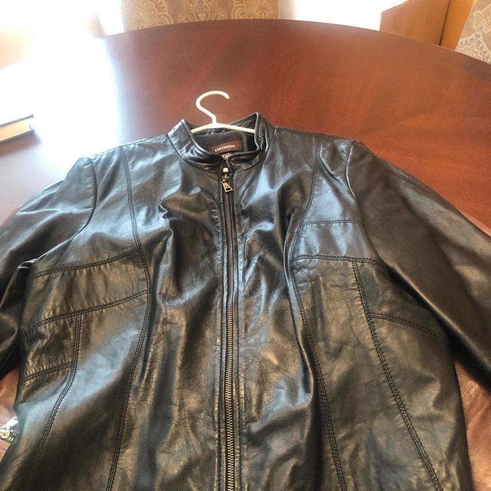 Leather jackets - Picture 3 of 3
